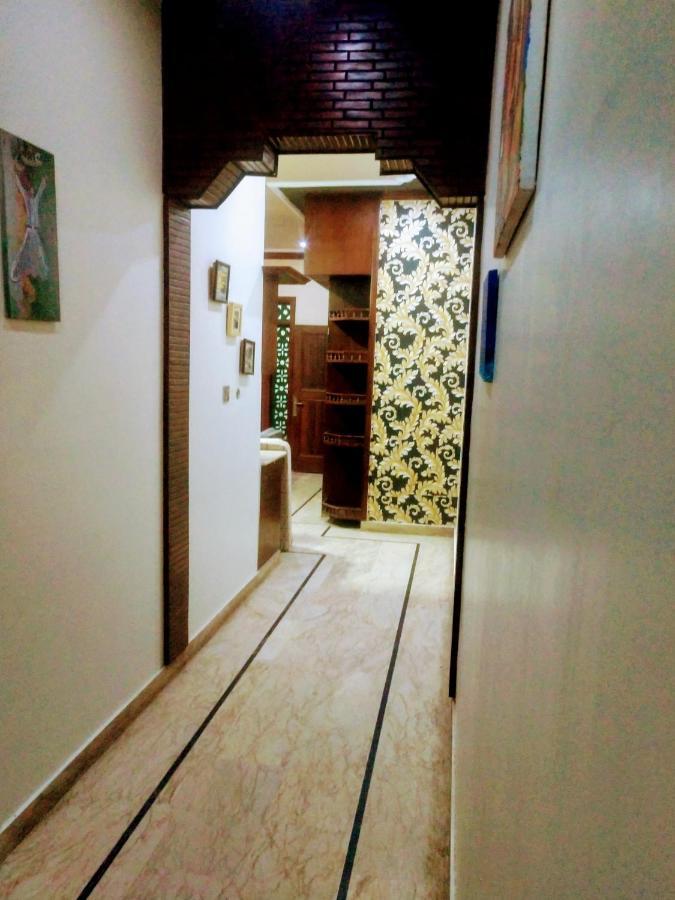 Luxury Living Rooms Near Agha Khan, Millennium, Nueplex Karachi Luaran gambar