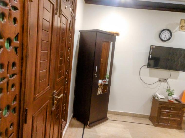 Luxury Living Rooms Near Agha Khan, Millennium, Nueplex Karachi Luaran gambar