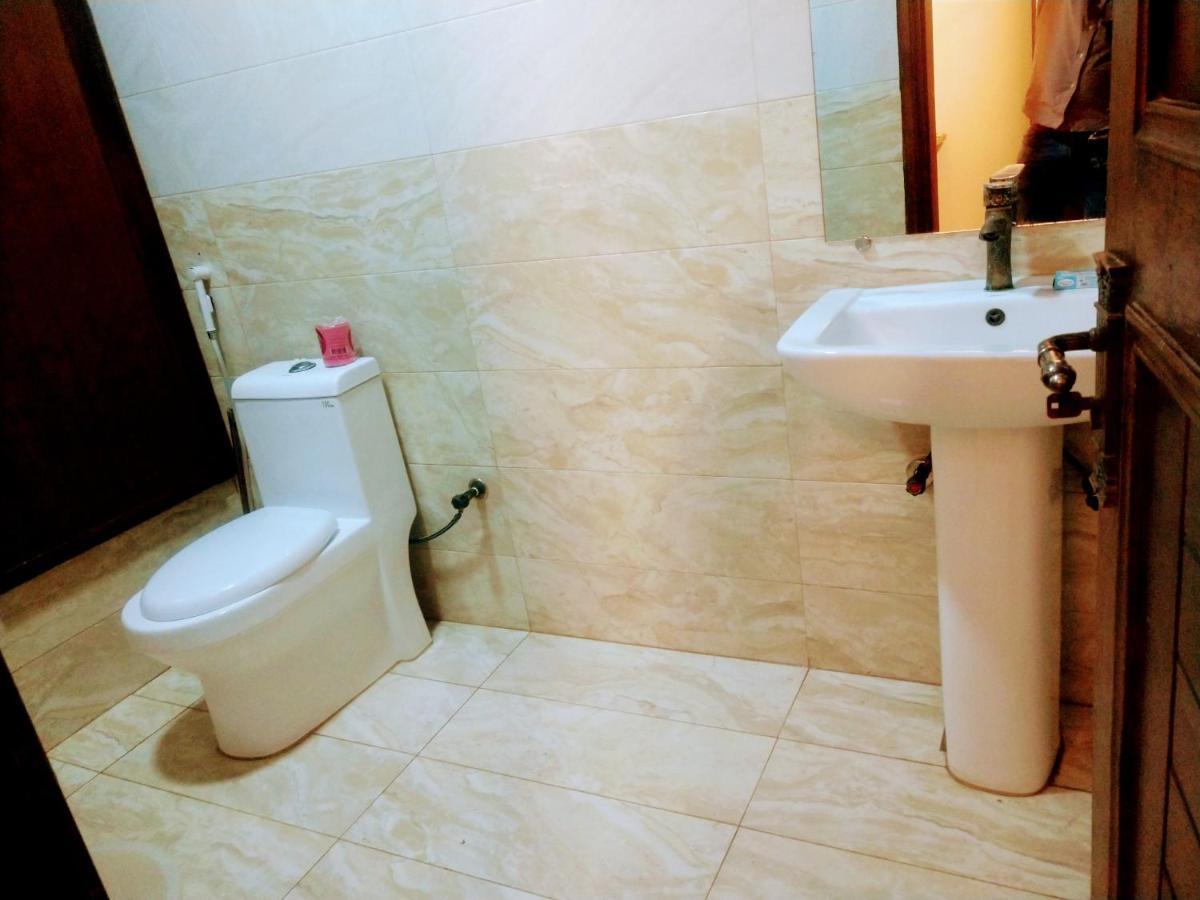 Luxury Living Rooms Near Agha Khan, Millennium, Nueplex Karachi Luaran gambar
