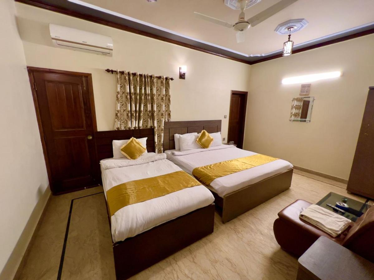 Luxury Living Rooms Near Agha Khan, Millennium, Nueplex Karachi Luaran gambar