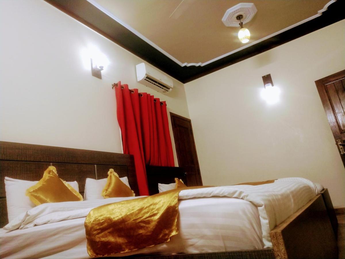 Luxury Living Rooms Near Agha Khan, Millennium, Nueplex Karachi Luaran gambar